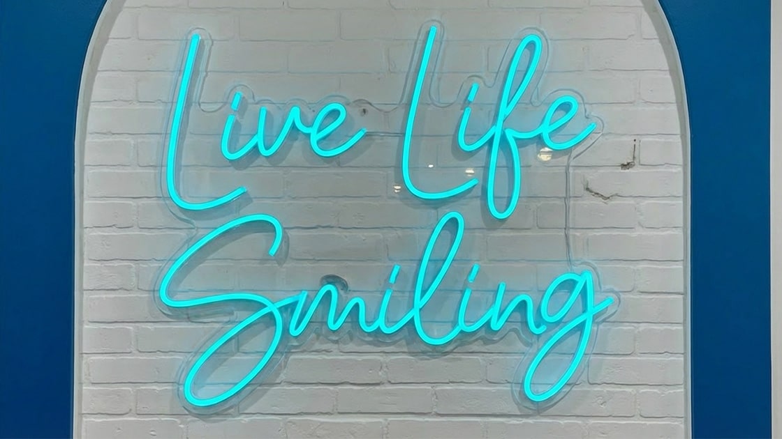 LIve life smiling wall photo